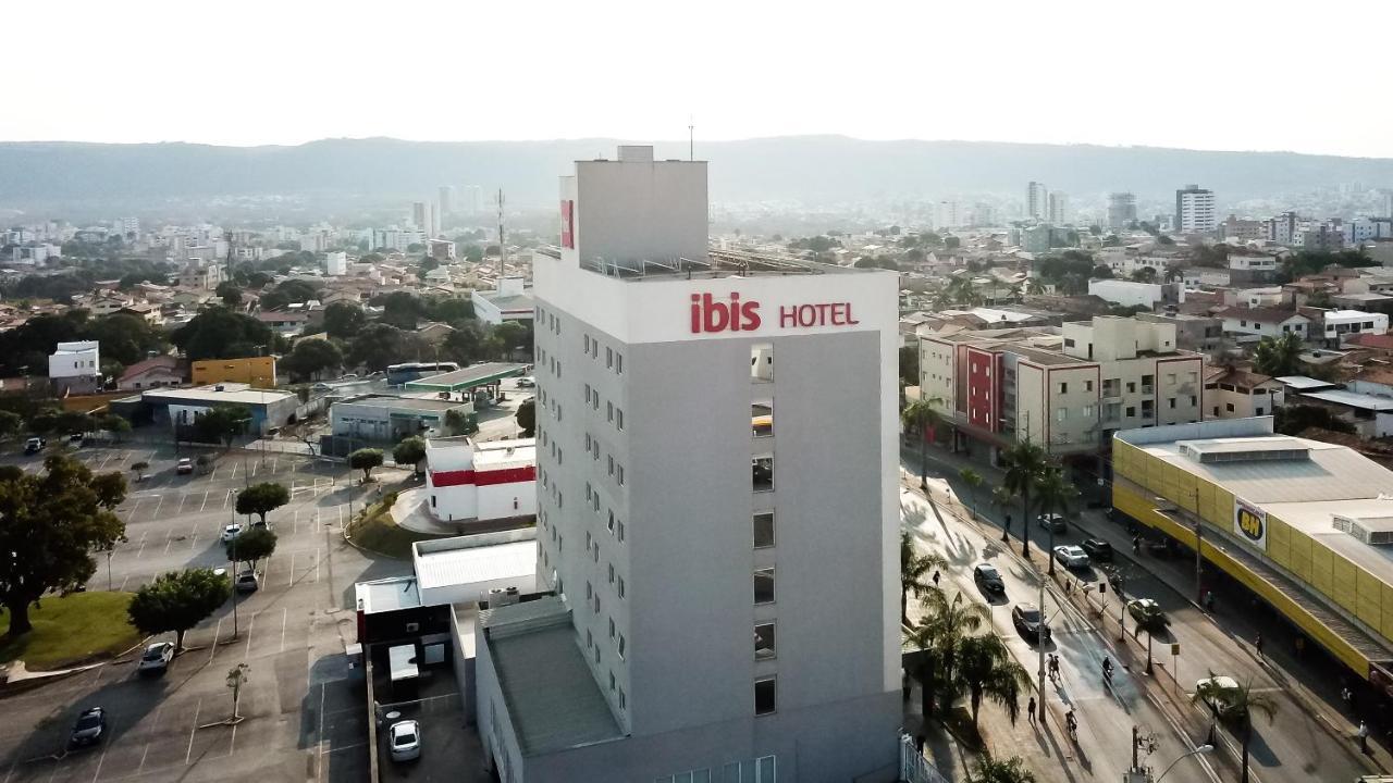 Отель Ibis Montes Claros Shopping Экстерьер фото